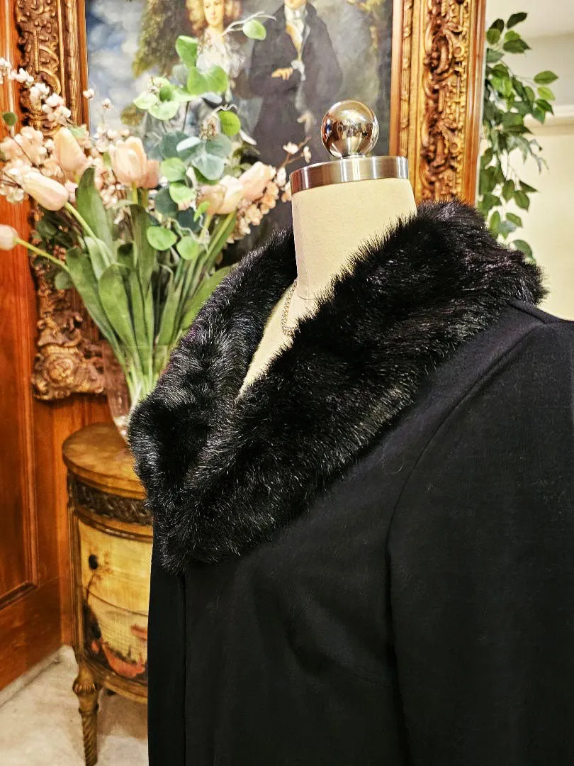 BLACK LIGHTWEIGHT DUSTER COAT FOR IN BETWEEN SEASONS WITH A FAUX FUR COLLAR