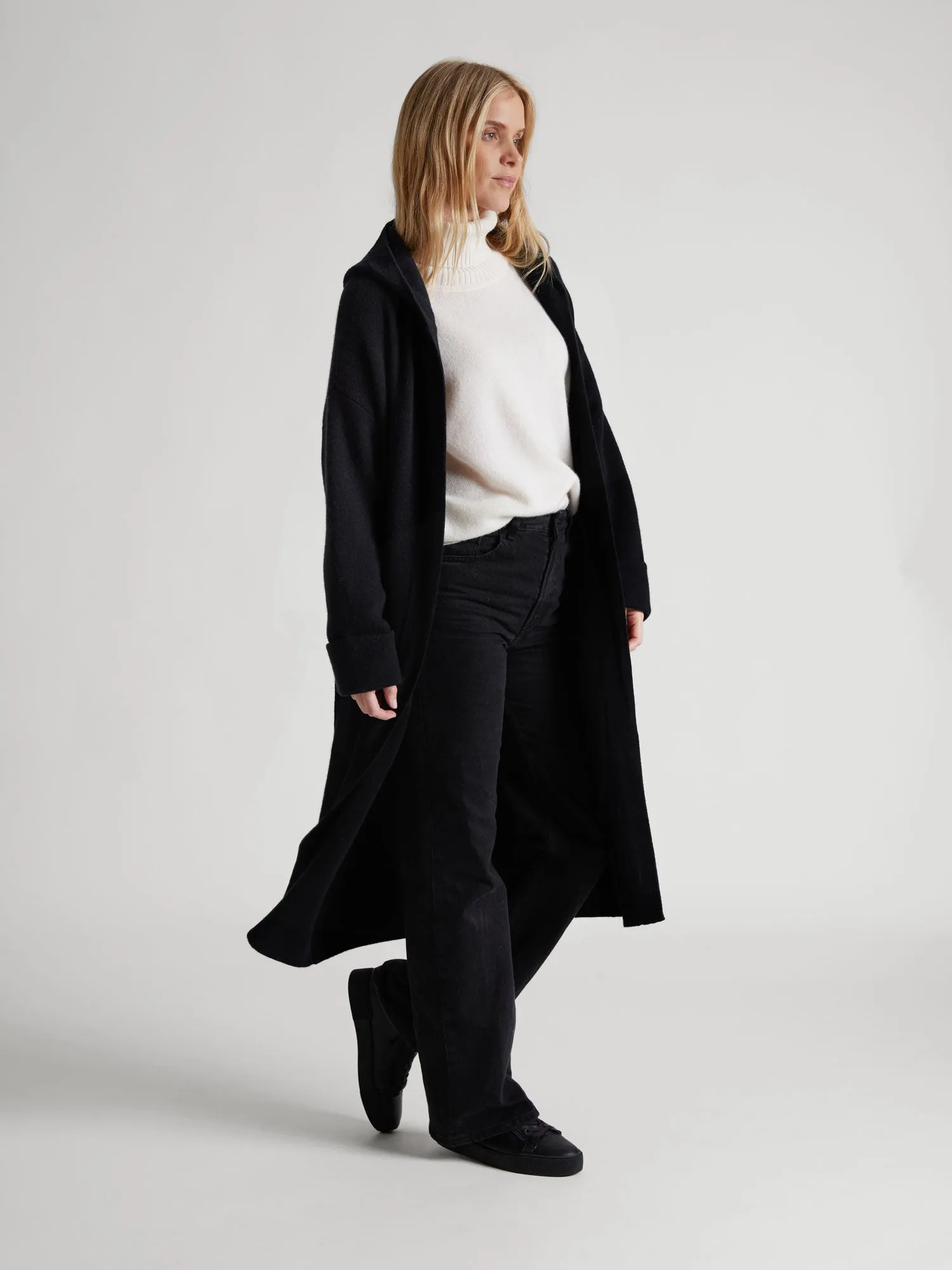 Cashmere coat "Nora" - black